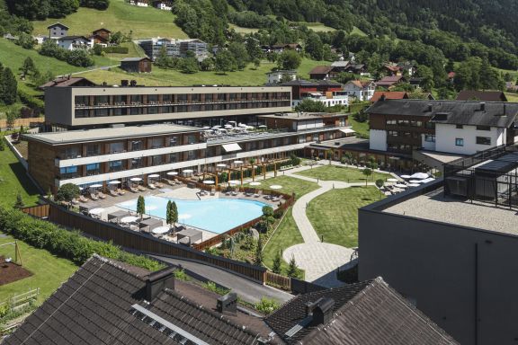 Luftaufnahme Seminarhotel Alpenhotel Montafon