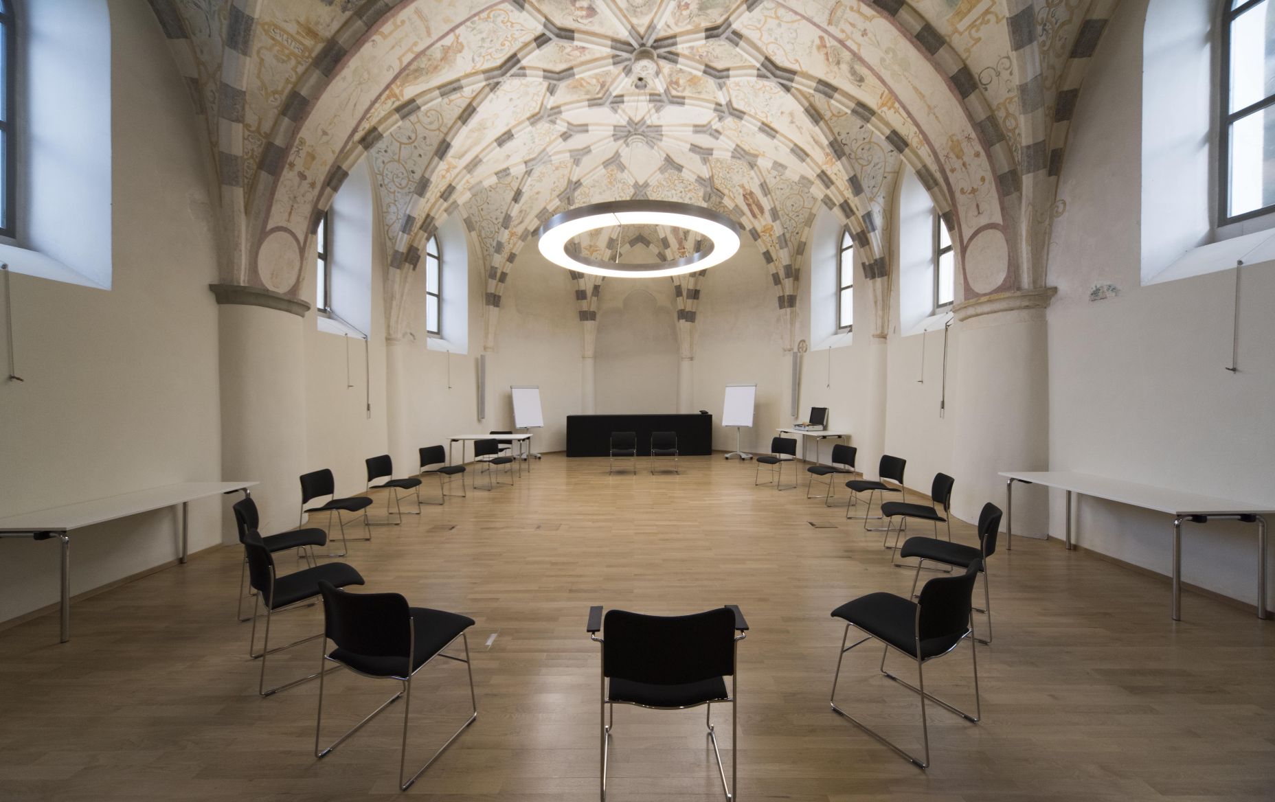 Stuhlkreis im Tagungsraum, Schloss Hofen