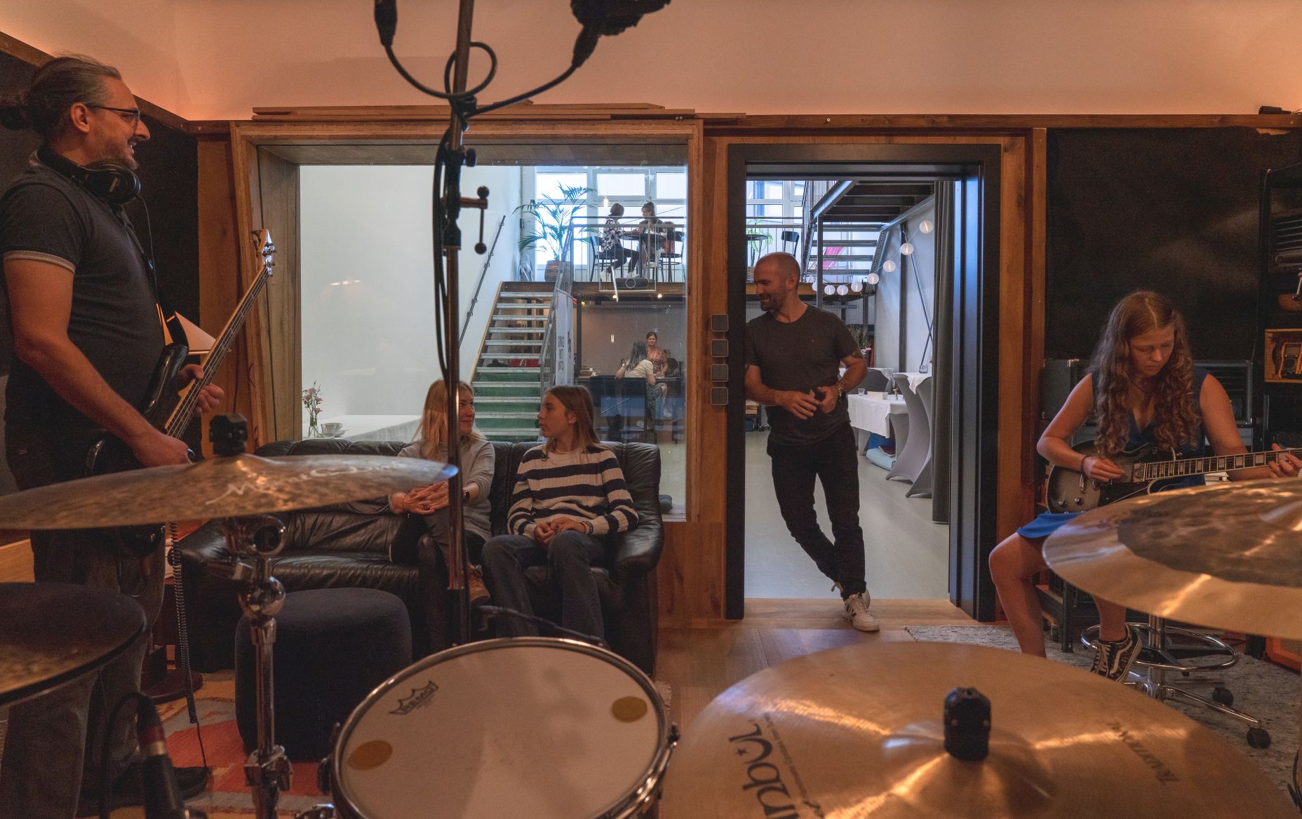 Garage Arts United © Veronika Rauch, Garage Arts United (4) Garage Arts United © Veronika Rauch, Garage Arts United (4)