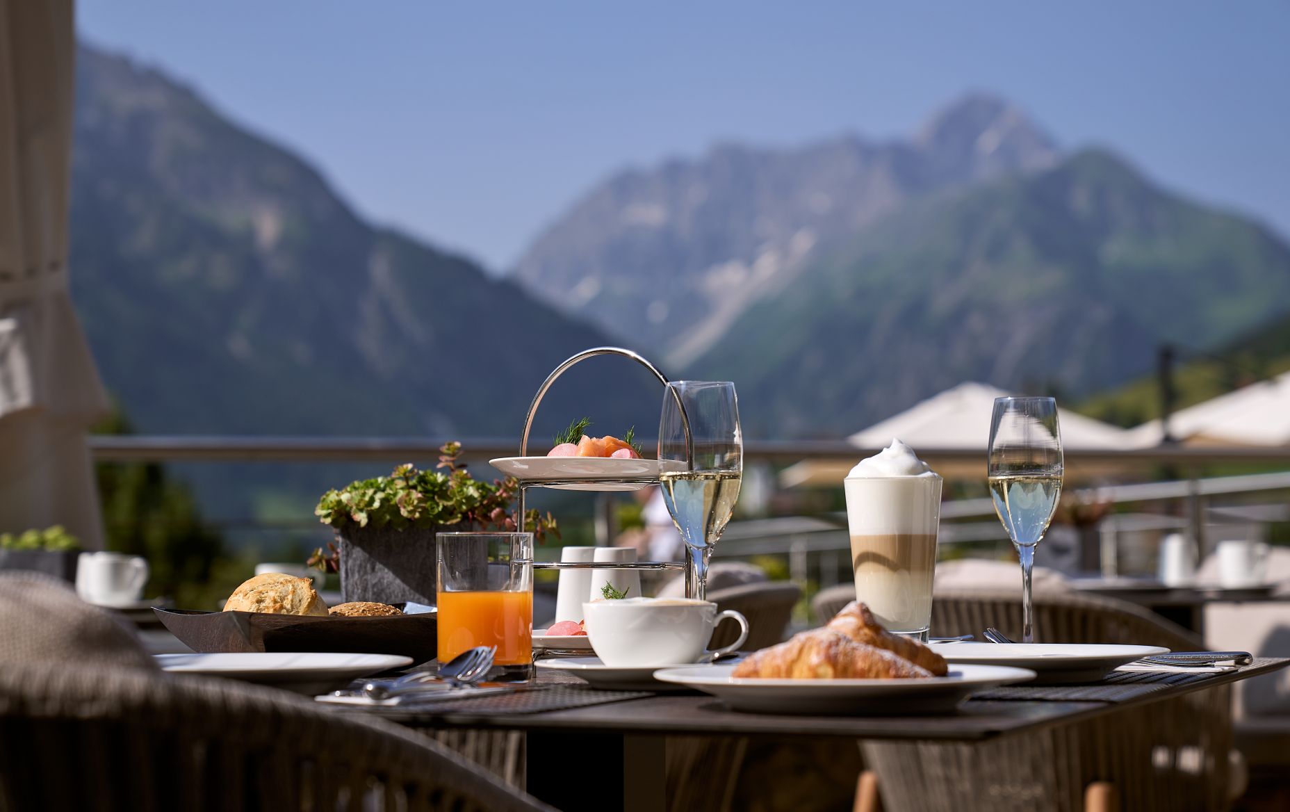 Frühstück Terrasse Travel Charme Ifen Hotel Kleinwalsertal Frühstück Terrasse Travel Charme Ifen Hotel Kleinwalsertal