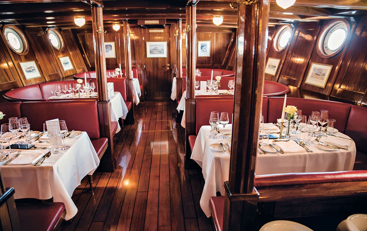 Hohentwiel Vorschiffsalon