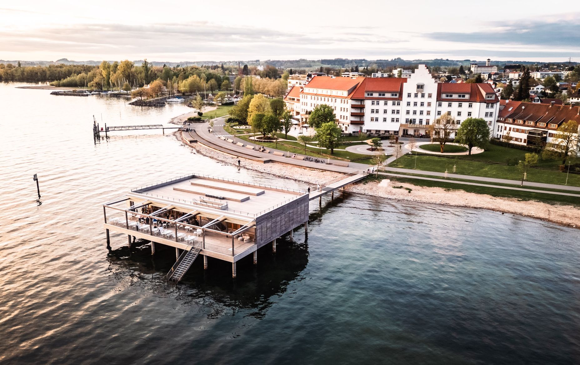 Seehotel am Kaiserstrand Außenansicht Sommer 