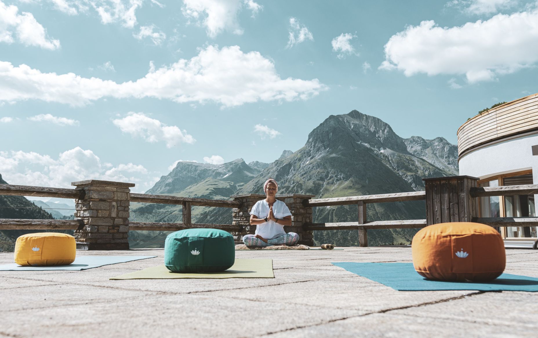 Yoga auf der Panoramaterrasse, Hotel Goldener Berg Yoga auf der Panoramaterrasse, Hotel Goldener Berg