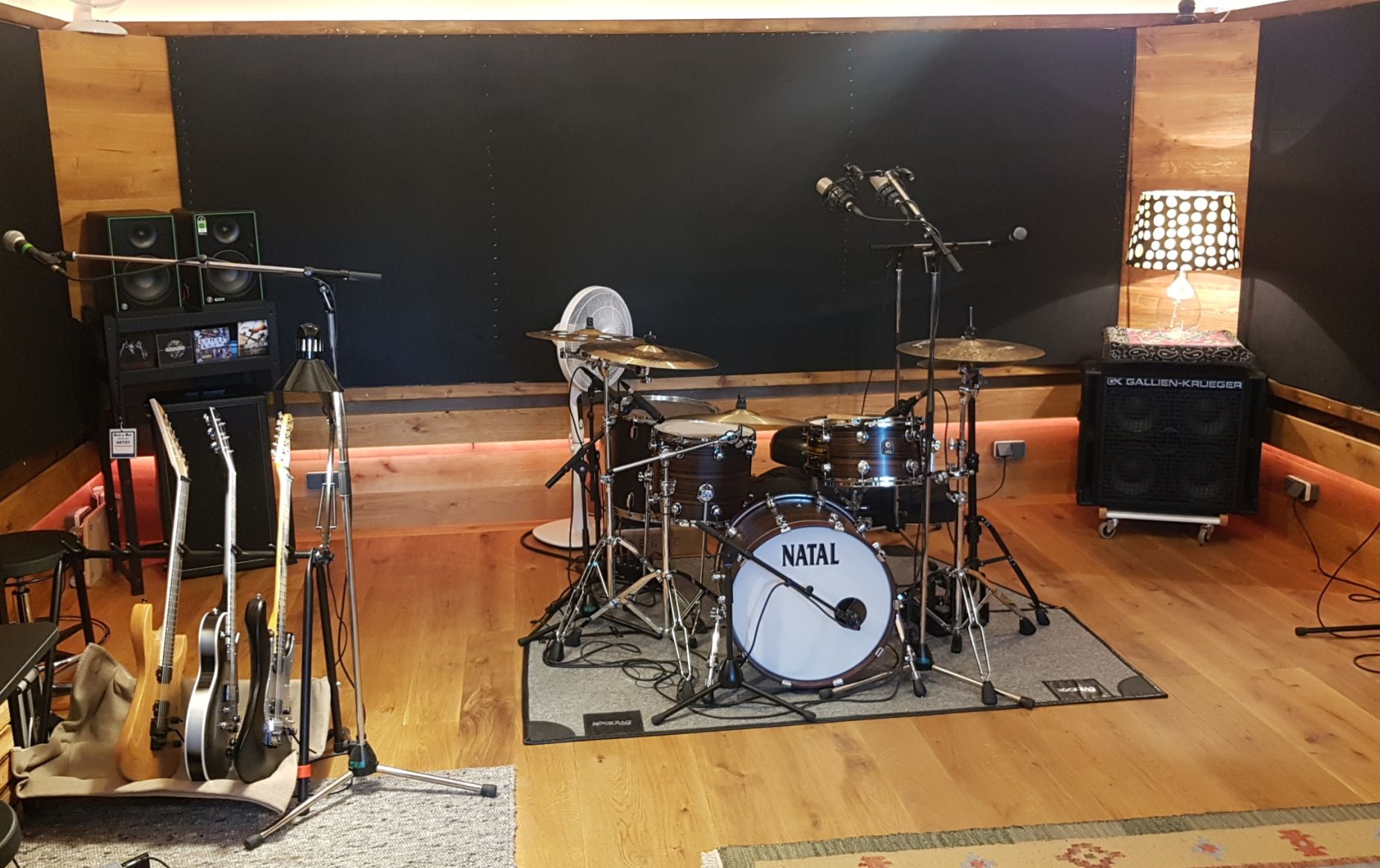 Garage Arts United © Garage Arts United (4) Garage Arts United © Garage Arts United (4)