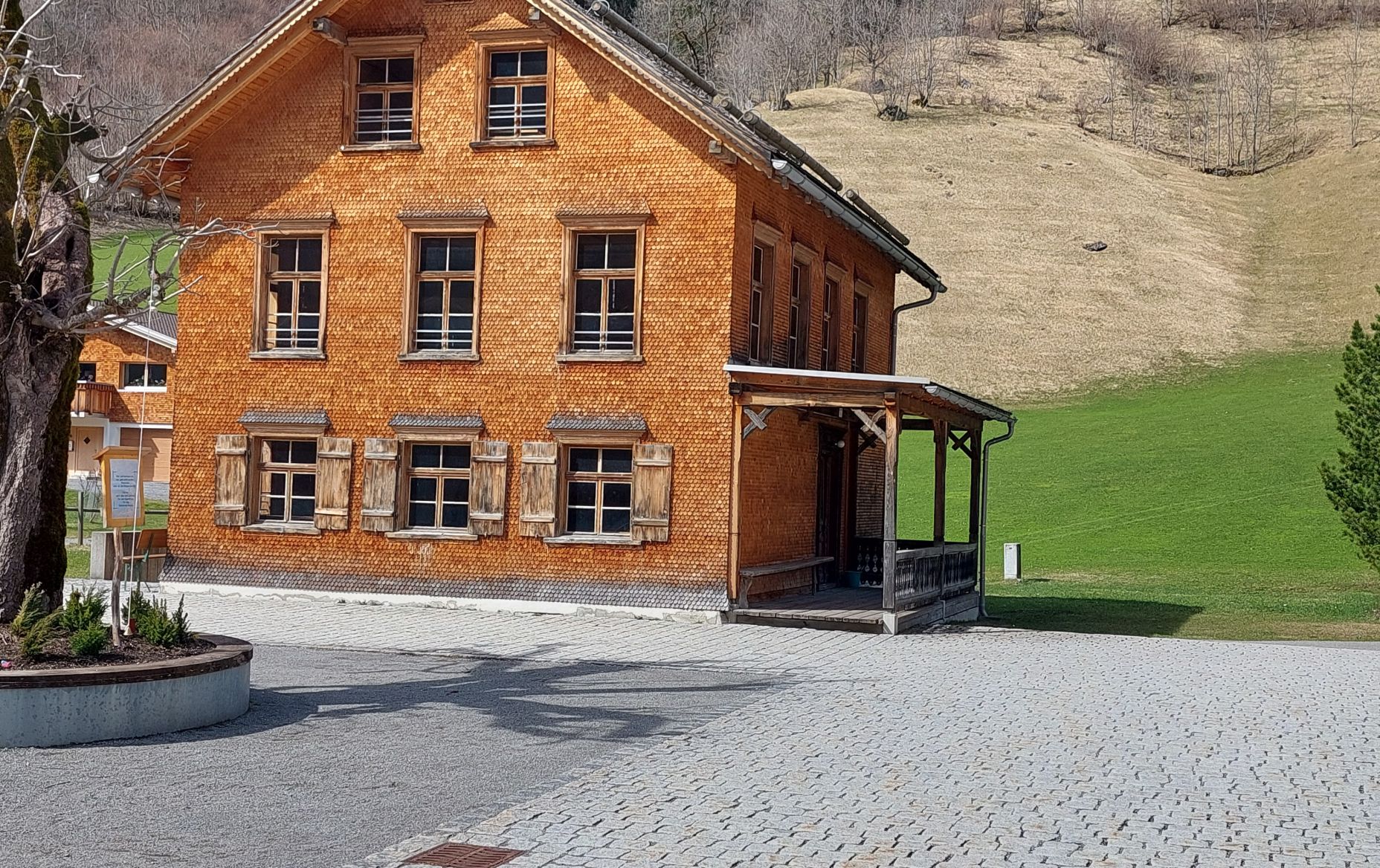 altes Schulhaus aussen 