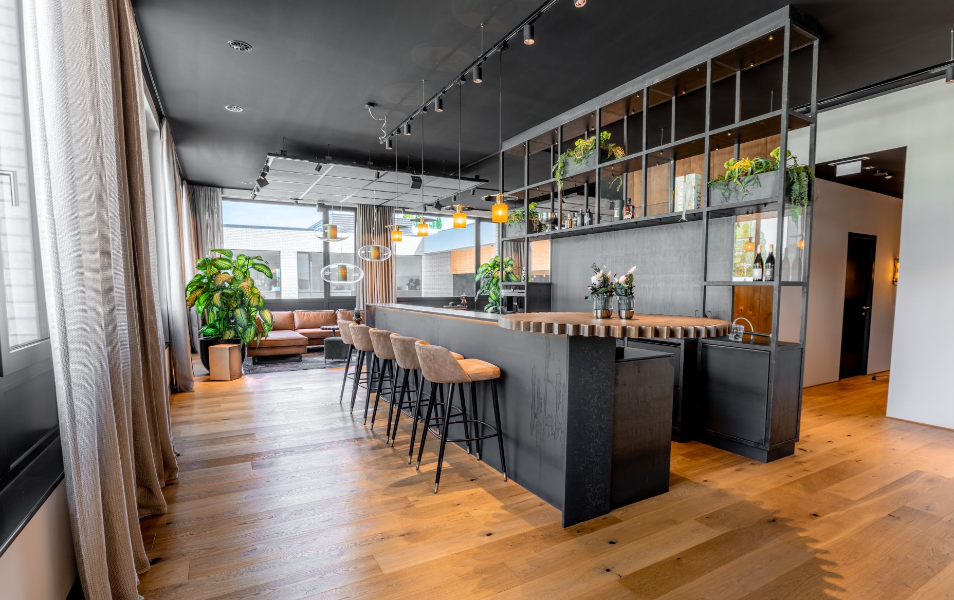 Zimm Business Lounge Meetingraum Theke