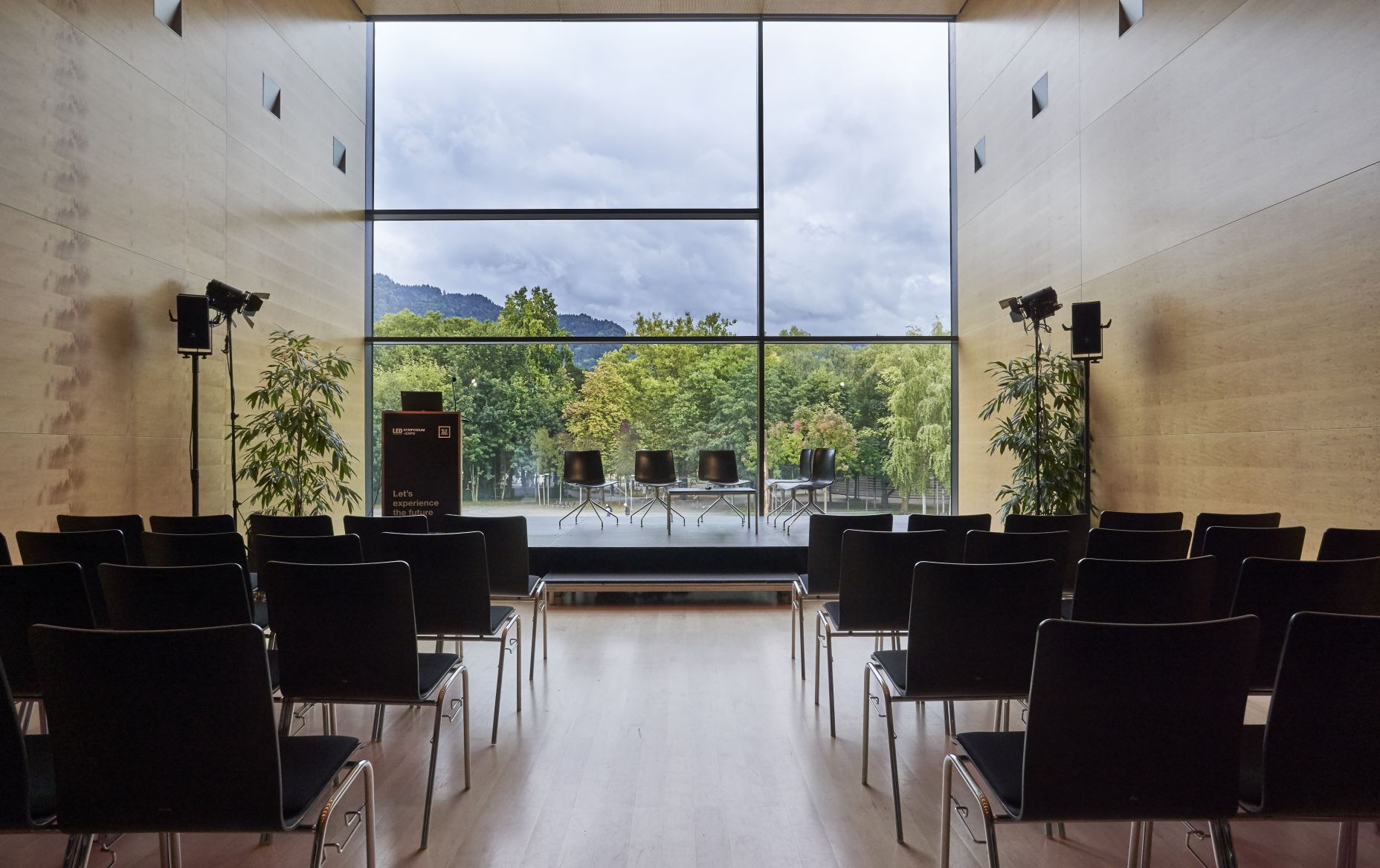 Bestuhlung Podiumsdiskussion im Propter Homines Saal