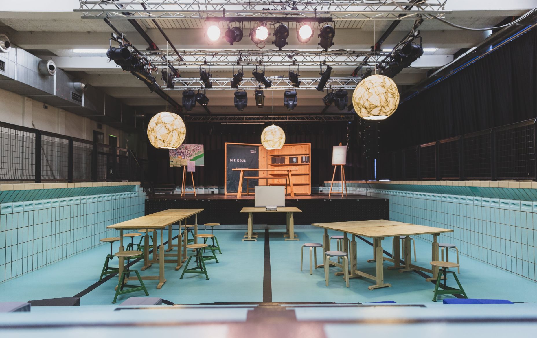 Eventsetting im Pool, Altes Hallenbad in Feldkirch