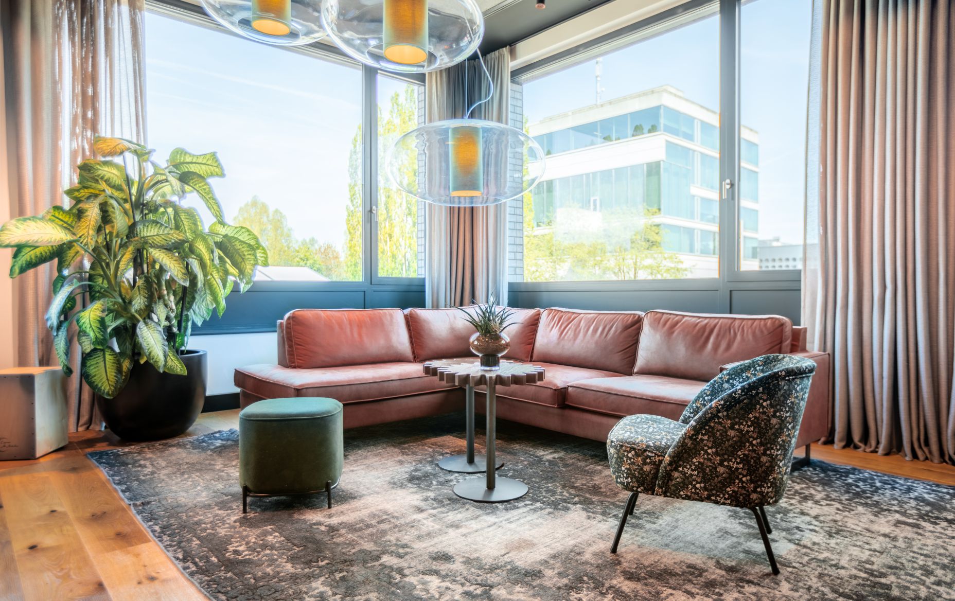 Zimm Business Lounge Meetingraum Couch