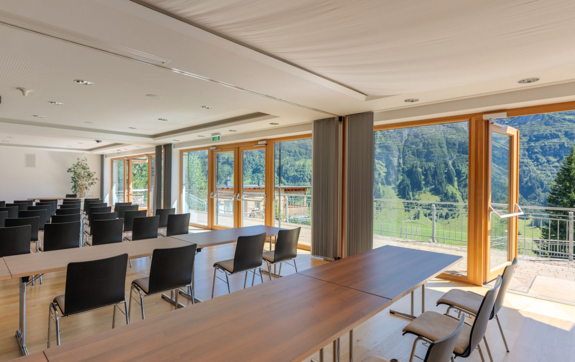 Kongress im Sommer - Theater