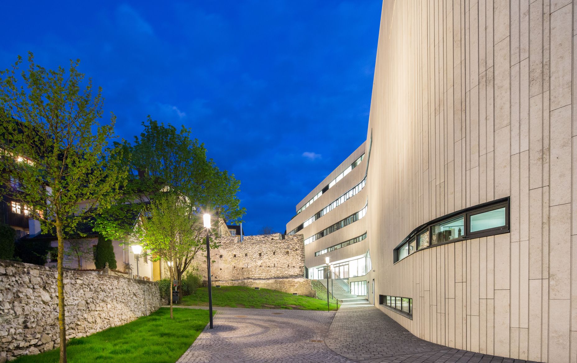 Montforthaus Feldkirch bei Dämmerung Montforthaus Feldkirch bei Dämmerung