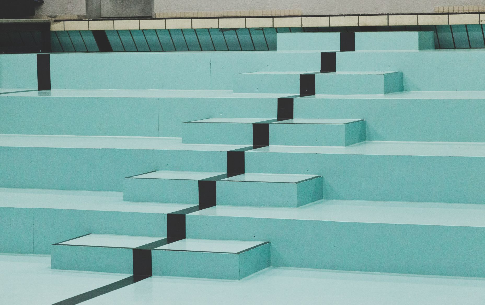 Stufen im Pool, Altes Hallenbad in Feldkirch