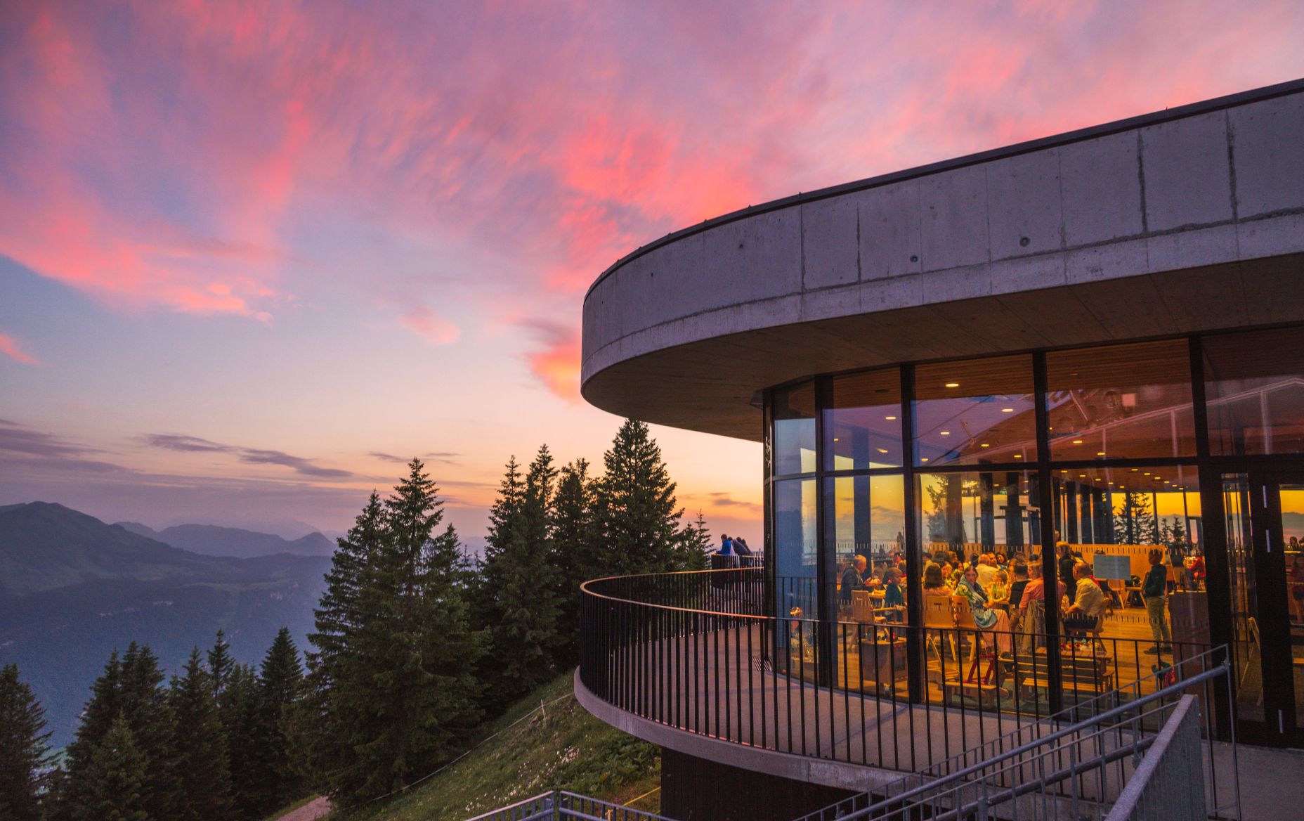 Abendstimmung im Panoramarestaurant Baumgarten 
