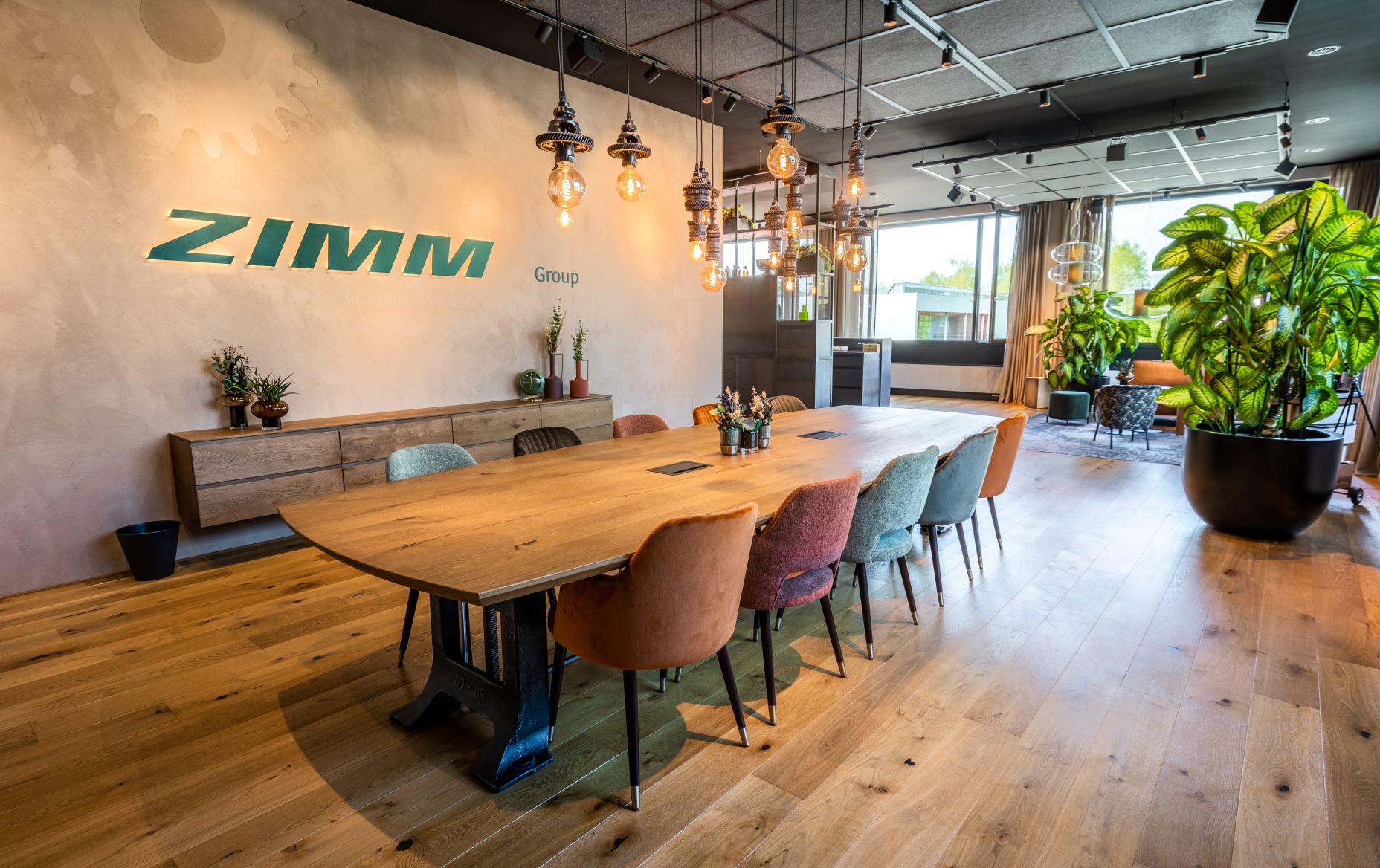 Zimm Business Lounge Meetingraum Tisch