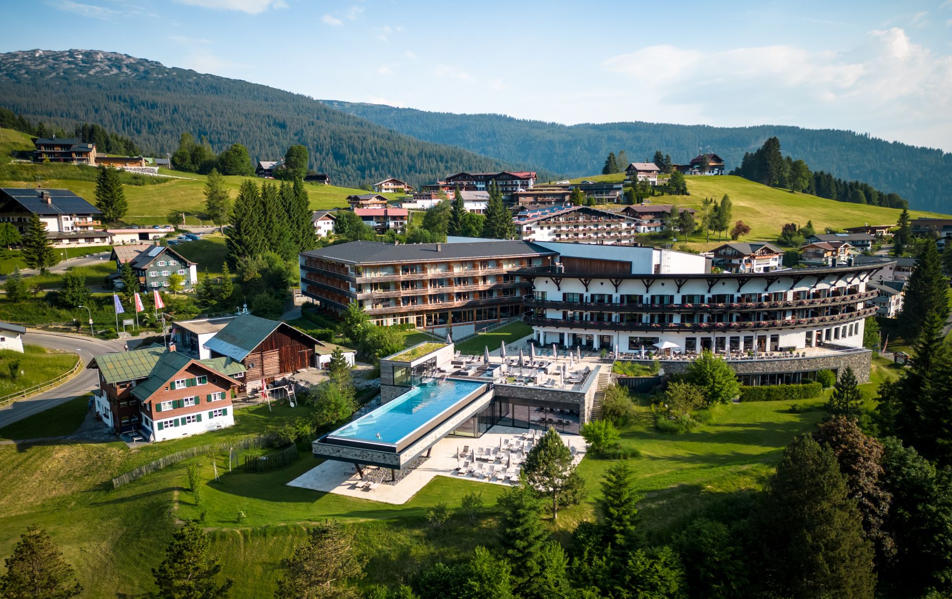 Außenansicht Travel Charme Ifen Hotel Kleinwalsertal  Außenansicht Travel Charme Ifen Hotel Kleinwalsertal