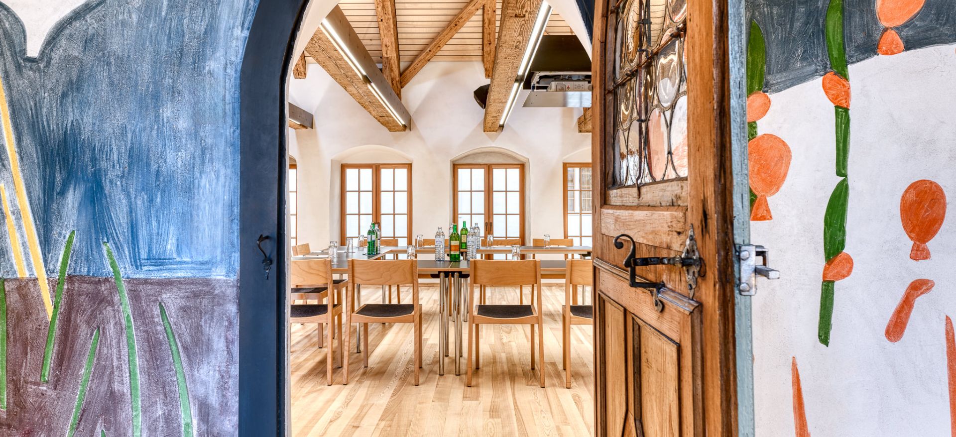 Propstei St. Gerold Seminarraum mit integrierter Kapelle (3) Propstei St. Gerold Seminarraum mit integrierter Kapelle (3)