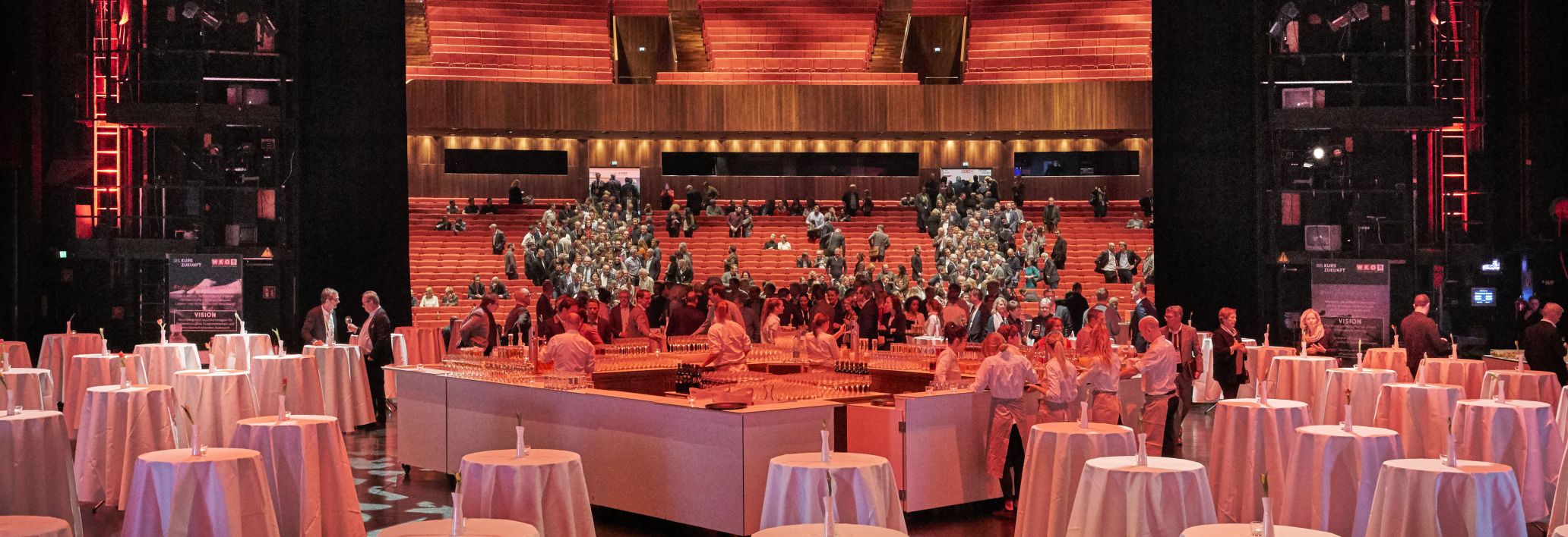 Cocktail Empfang auf der Hauptbühne Festspielhaus Bregenz Cocktail Empfang auf der Hauptbühne Festspielhaus Bregenz