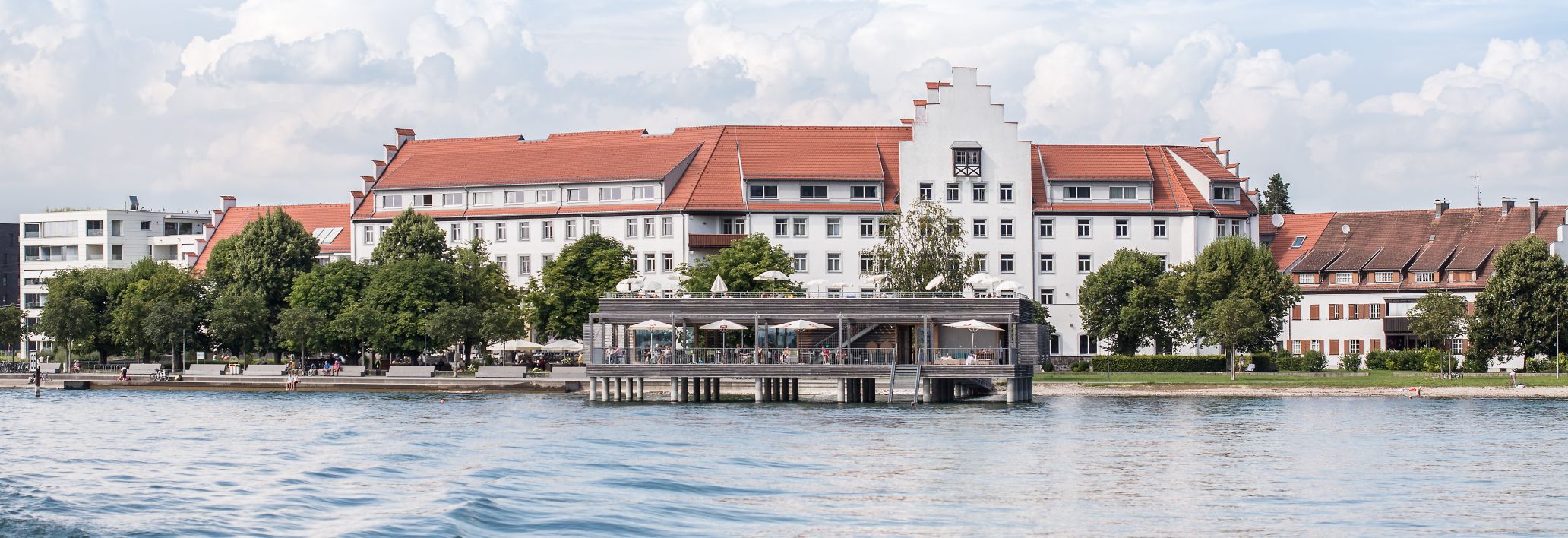 Aussenansicht Seehotel am Kaiserstrand mit Badehaus am Bodensee in Lochau Aussenansicht Seehotel am Kaiserstrand mit Badehaus am Bodensee in Lochau