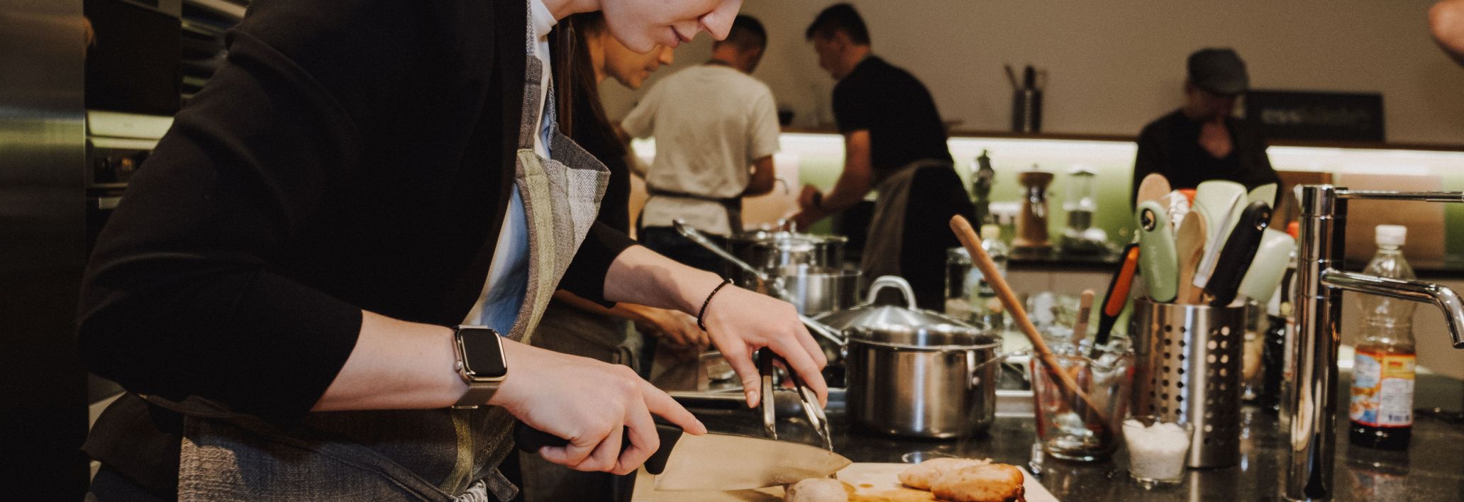 Frühlingsrollen-schneiden  Frühlingsrollen-schneiden