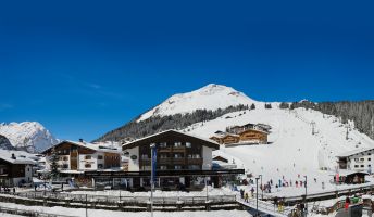 Aussenansicht Seminarhotel Jagdhaus Monzabon, Lech