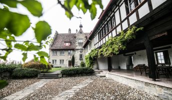 Schloss Wolfurt Innenhof  Schloss Wolfurt Innenhof