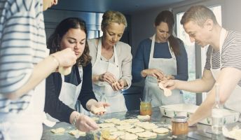 Rahmenprogramm Kochkurs mit Frau Kaufmann, Bregenzerwald Rahmenprogramm Kochkurs mit Frau Kaufmann, Bregenzerwald