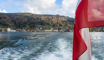 Schifffahrt am Bodensee mit Blick auf Vorarlberg