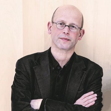 portrait-hans-joachim-goegl-c-nadine-jochum-ausschnitt