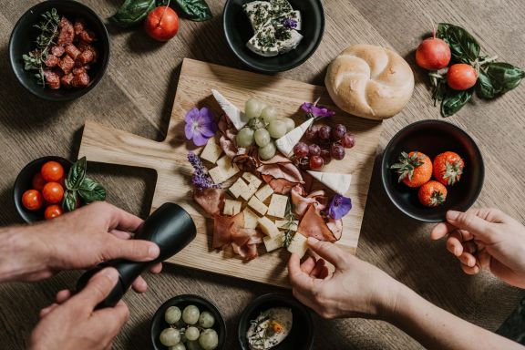 Brettljause im Tempel 74 in Mellau