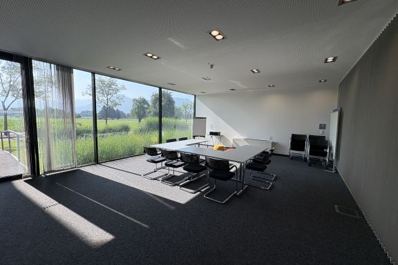 Competence Center Rheintal Seminarraum innen bestuhlt  Competence Center Rheintal Seminarraum innen bestuhlt