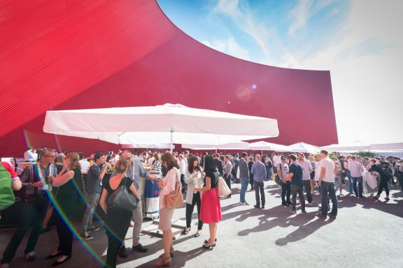 Veranstaltung in der Ellipse vor Halle 12, Messequartier Dornbirn
