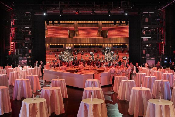 Cocktail Empfang auf der Hauptbühne Festspielhaus Bregenz