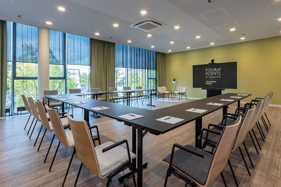 Meetingraum im Four Points by Sheraton Panoramahaus Dornbirn