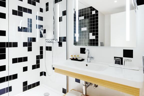 Badezimmer im Grand Hotel Bregenz - MGallery Collection 