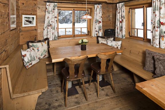 Besprechungstisch in der Millrütte, Götzis Besprechungstisch in der Millrütte, Götzis