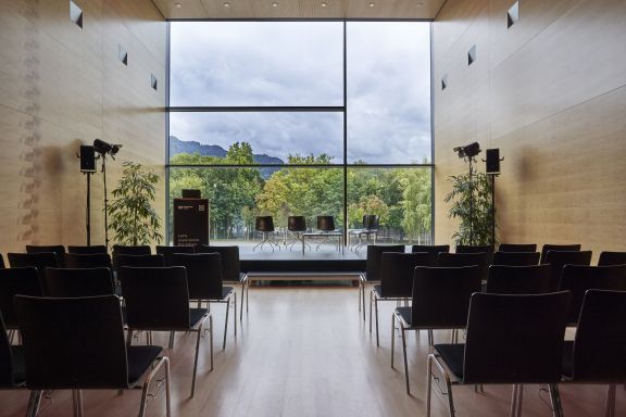 Bestuhlung Podiumsdiskussion im Propter Homines Saal