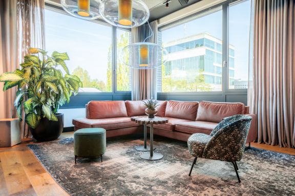 Zimm Business Lounge Meetingraum Couch