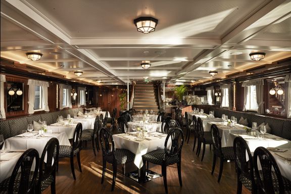 Salon MS Oesterreich, Hard