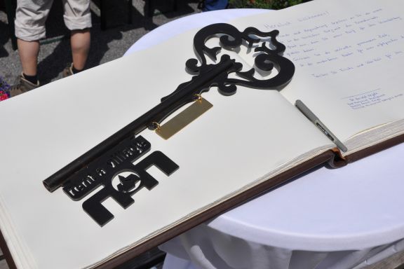 Schlüsselübergabe in Brand, Rent a village by xnet