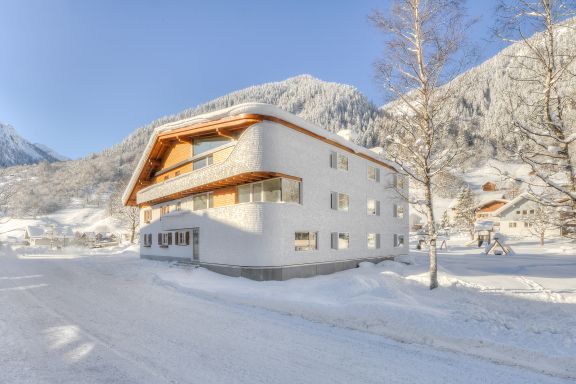 Winter Aussenansicht Lün, Brand