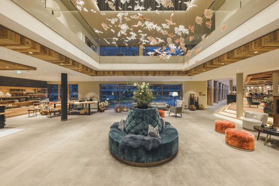 Eingangsbereich Alpenhotel Montafon 