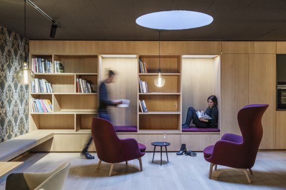 Bibliothek in der Stube, Tempel 74 Bibliothek in der Stube, Tempel 74