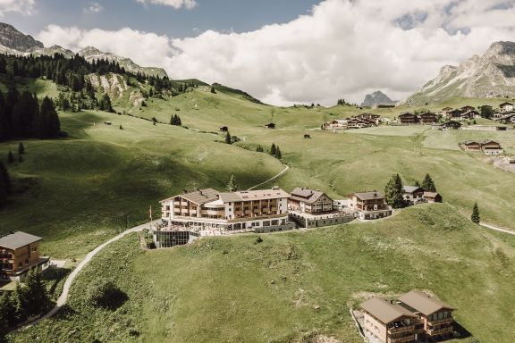 Außenansicht im Sommer, Seminarhotel Goldener Berg