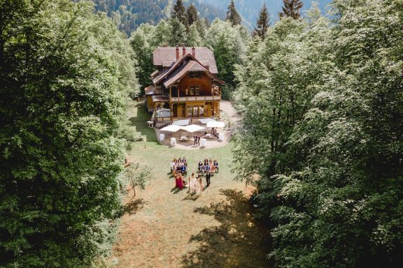 Hochzeit im Freien in der Villa Maund