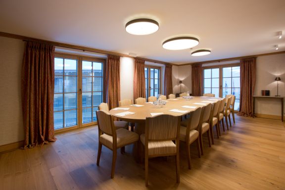 Privatissimum Meeting Tisch