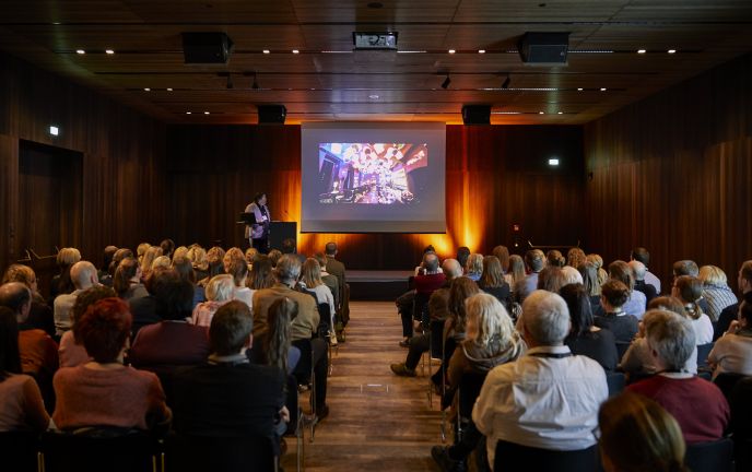 Bühne mit Publikum beim Vorarlberger Convention Forum 2018, vorarlberg museumBregenz Bühne mit Publikum beim Vorarlberger Convention Forum 2018, vorarlberg museumBregenz