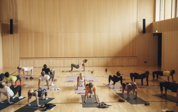 Yoga im Dorfsaal Mellau Yoga im Dorfsaal Mellau
