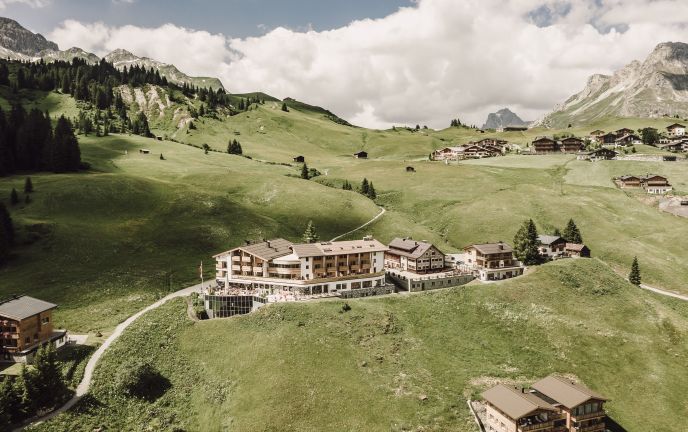 Außenansicht im Sommer, Seminarhotel Goldener Berg Außenansicht im Sommer, Seminarhotel Goldener Berg