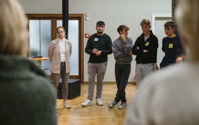Atelier Symposium Kindheit, Jugend, Gesellschaft XII Atelier Symposium Kindheit, Jugend, Gesellschaft XII