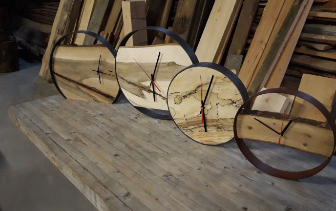 Teamworkshop Wanduhren aus Holz